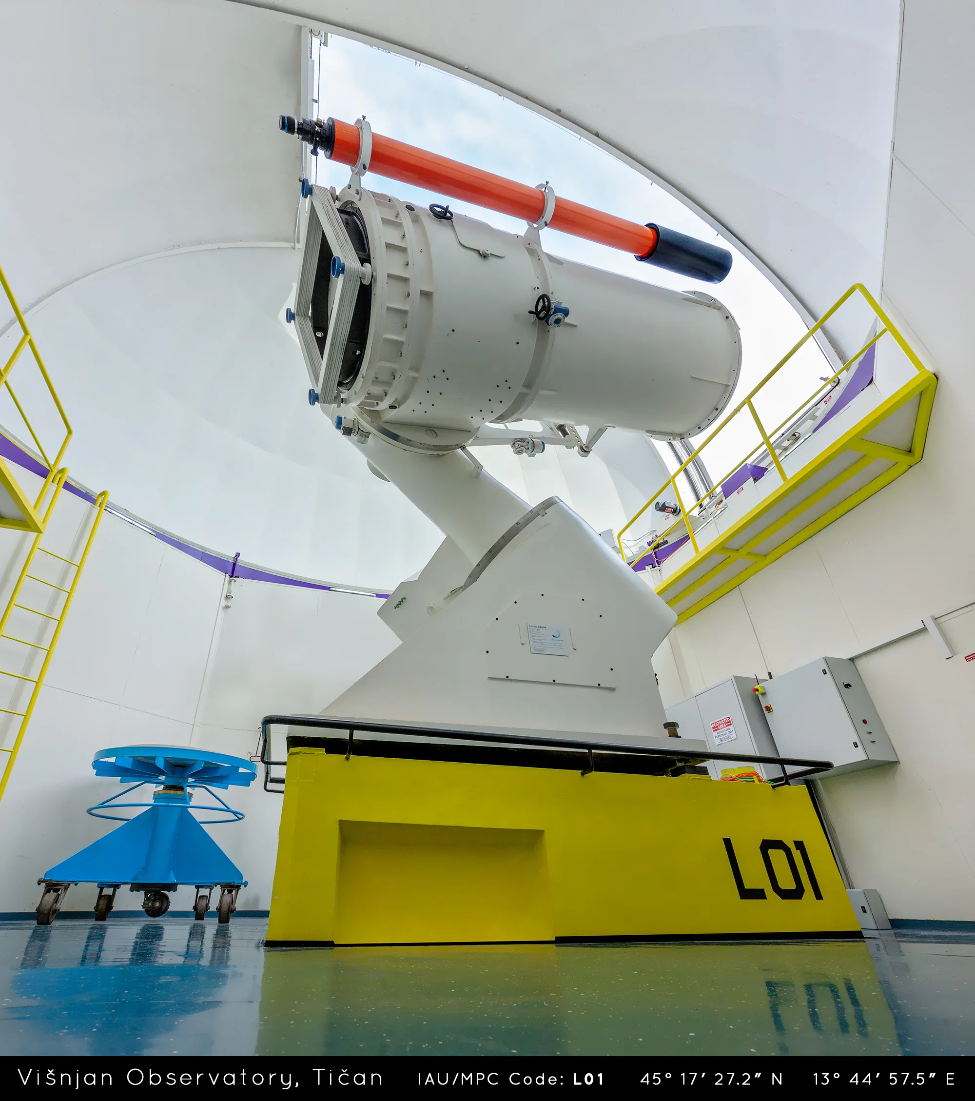 The 1-metre telescope "L01" and its dome on Tičan after a fresh paint job